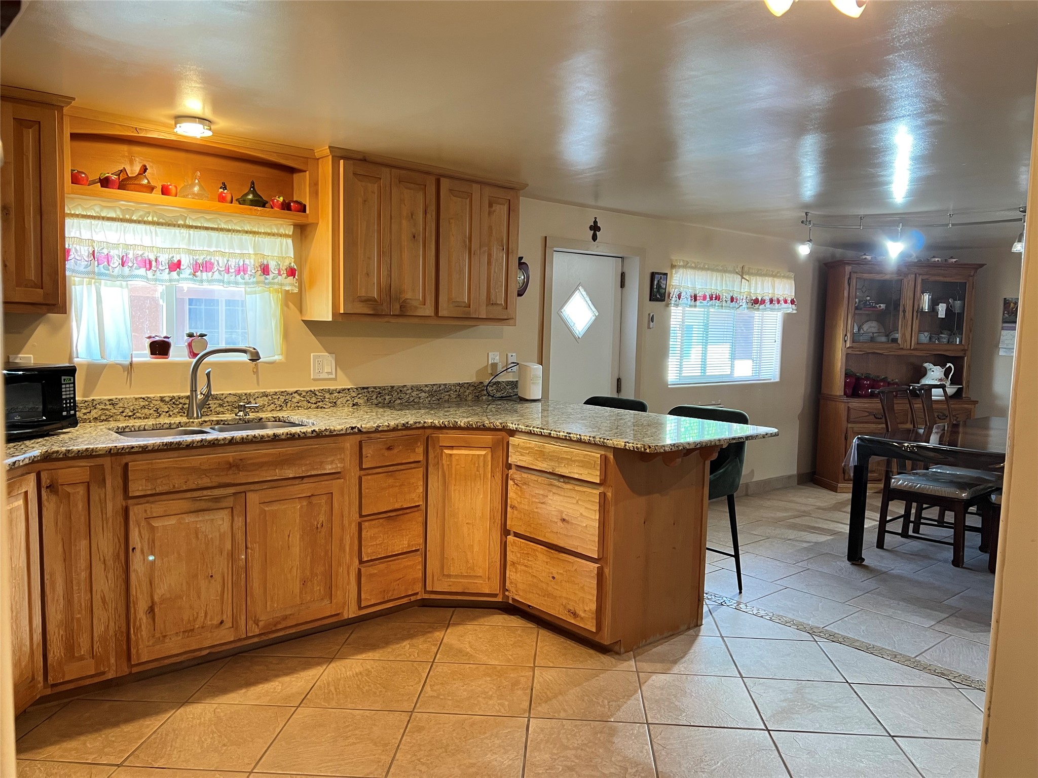 6487 Calle Kryshanna