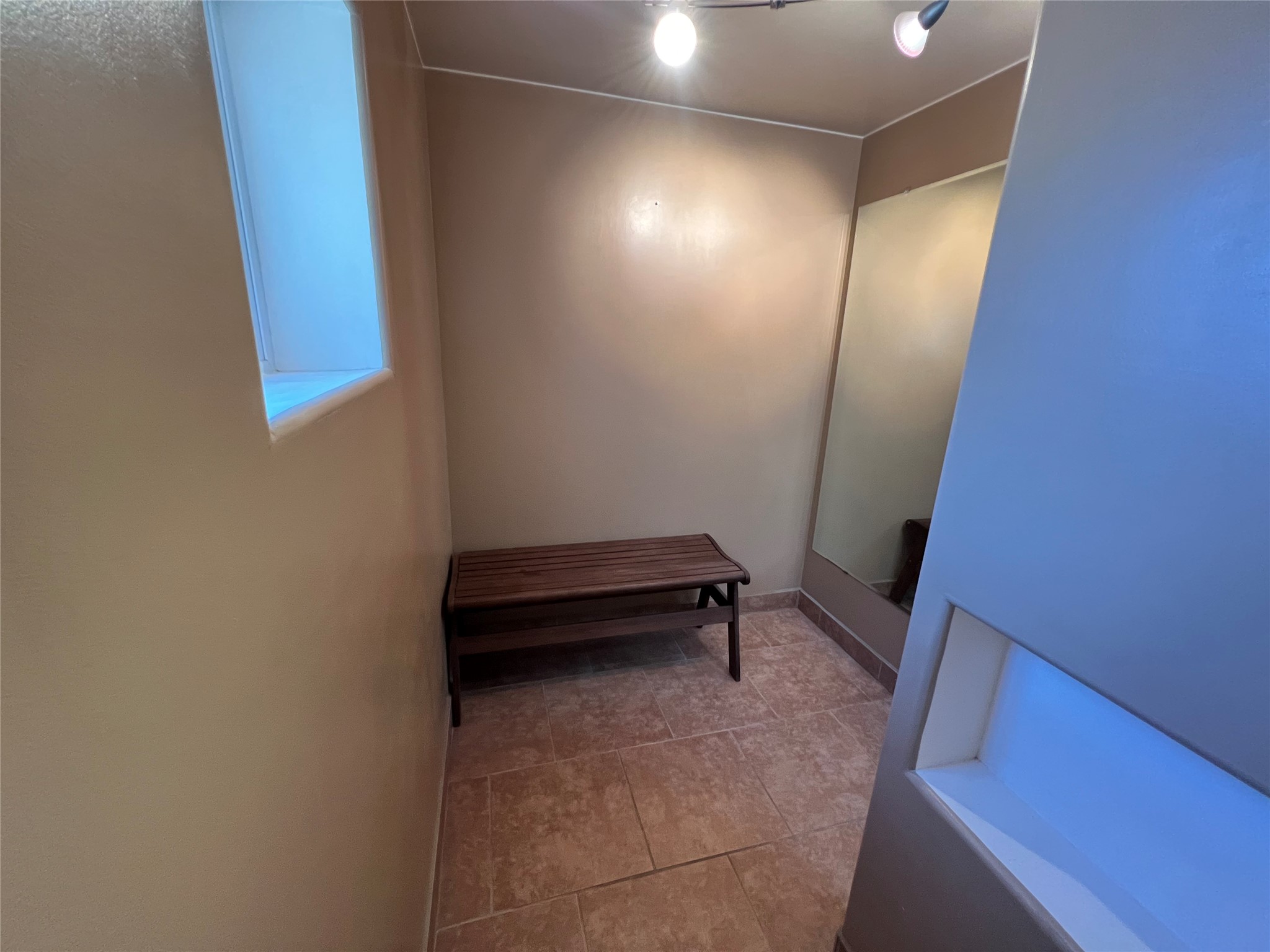 6487 Calle Kryshanna