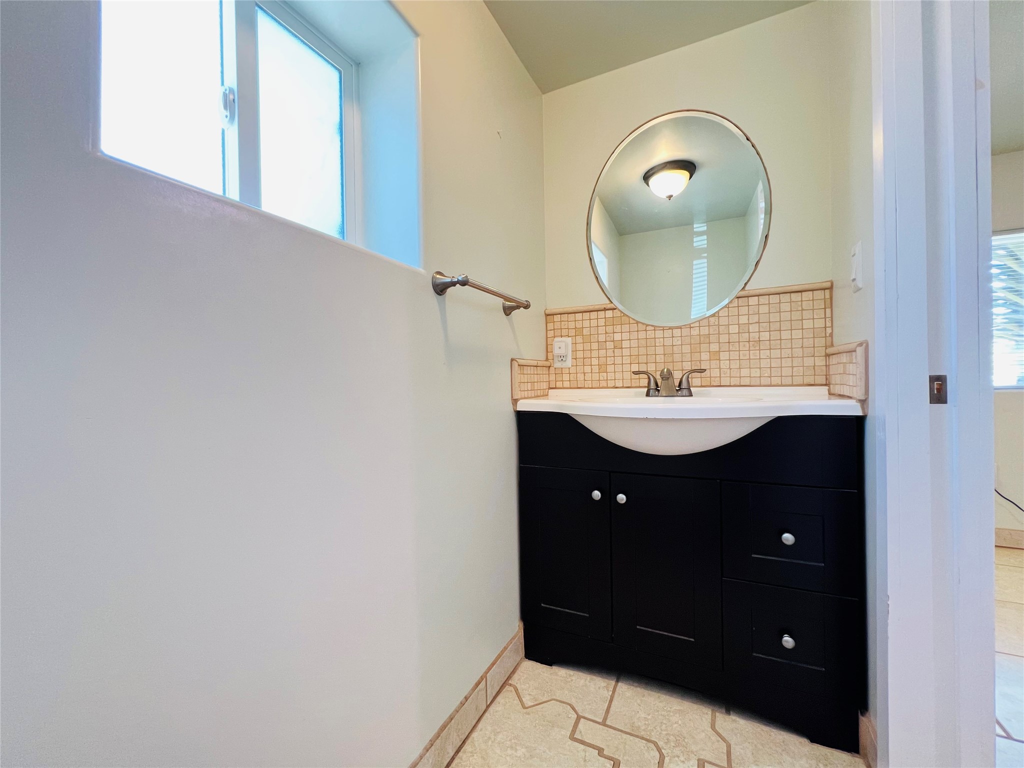 6487 Calle Kryshanna