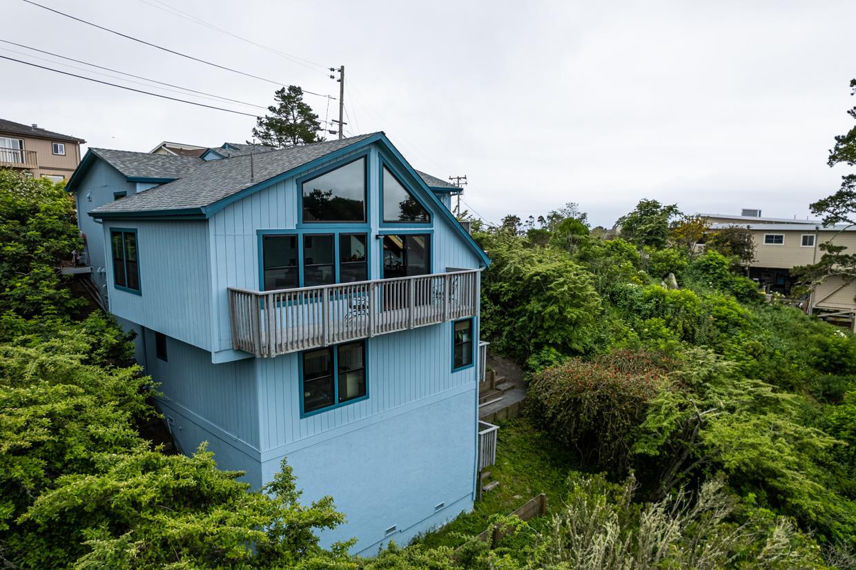 719 El Granada Boulevard
