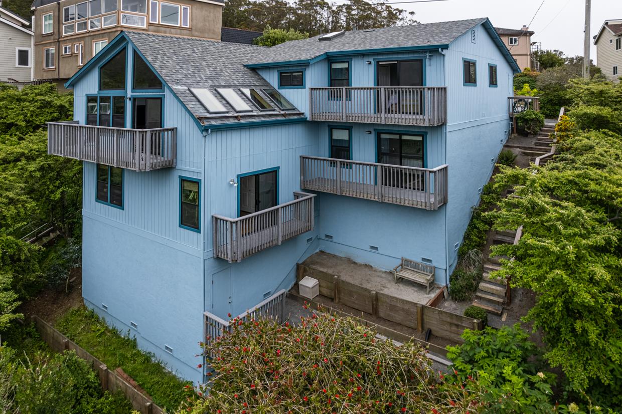 719 El Granada Boulevard