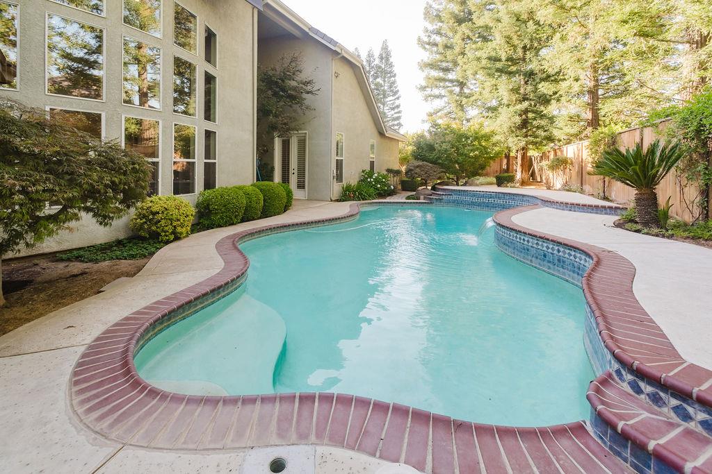 7124 N Forkner