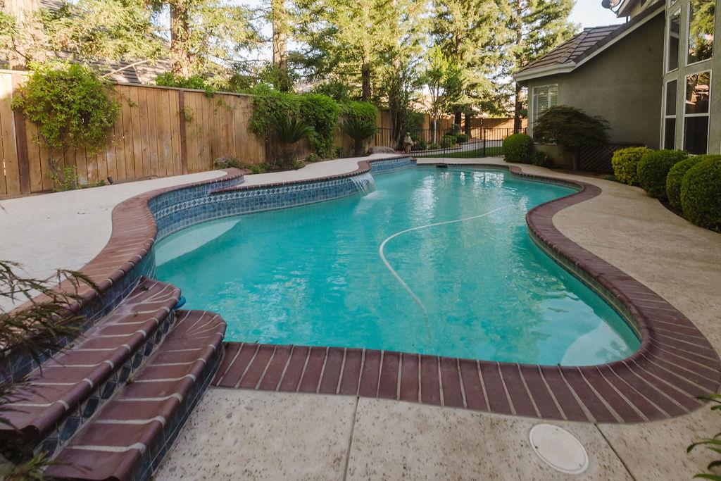 7124 N Forkner
