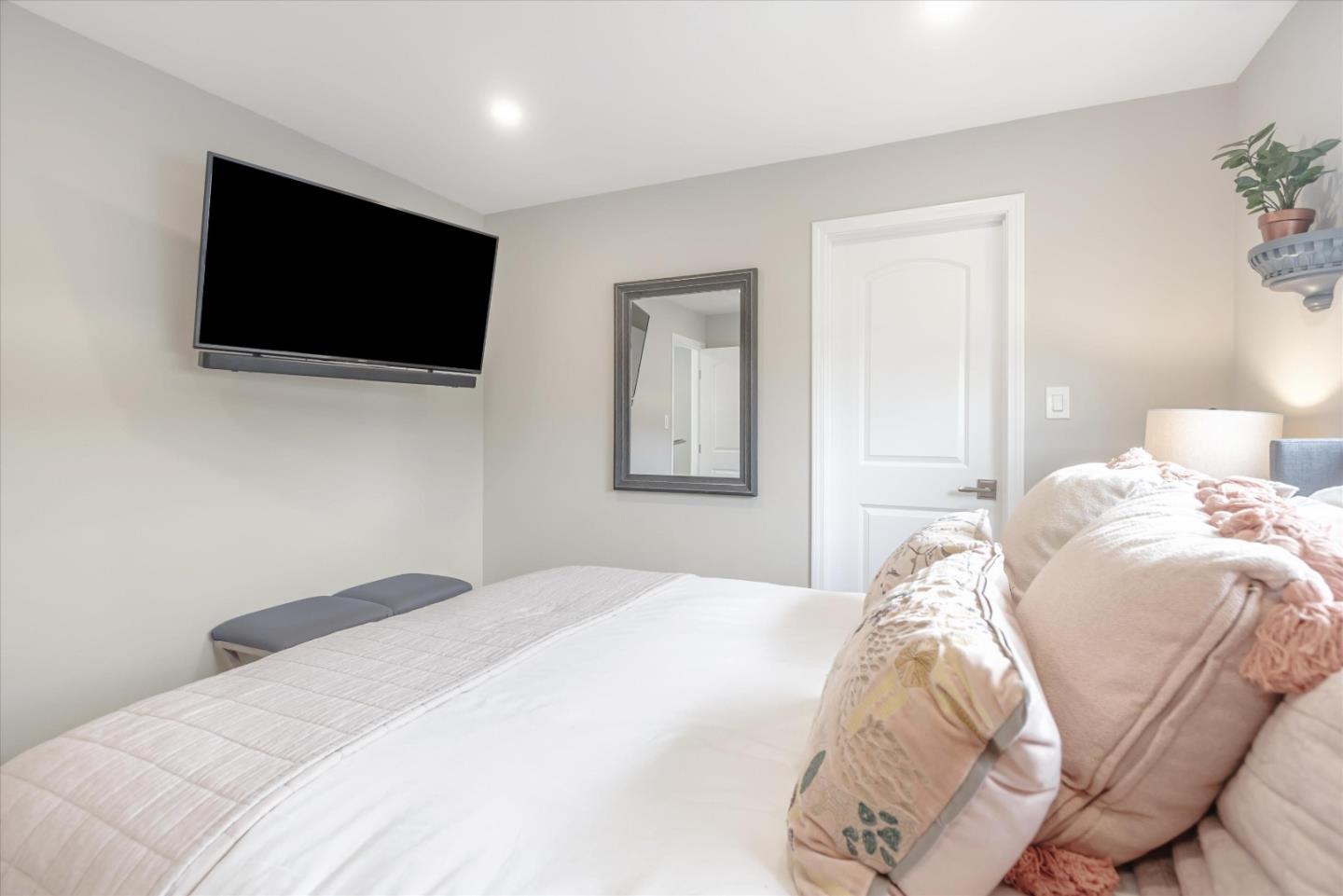 101 Creekside Drive Unit: 101