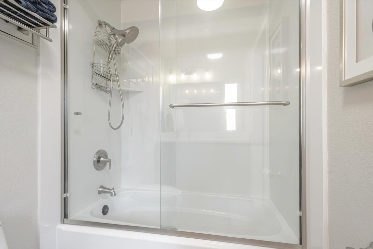 101 Creekside Drive Unit: 101