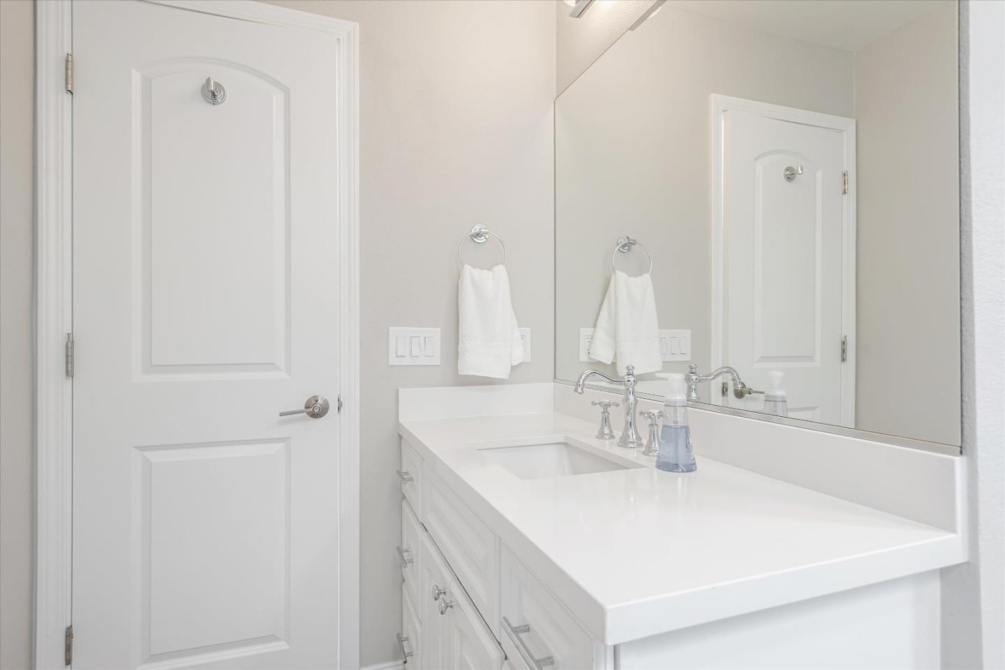 101 Creekside Drive Unit: 101