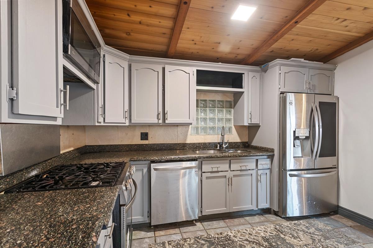 2255 Dracena ST