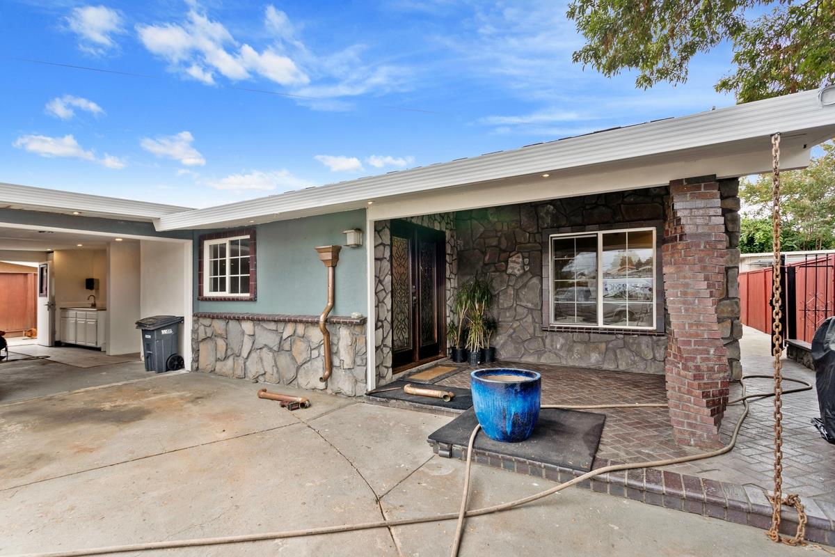 2255 Dracena ST