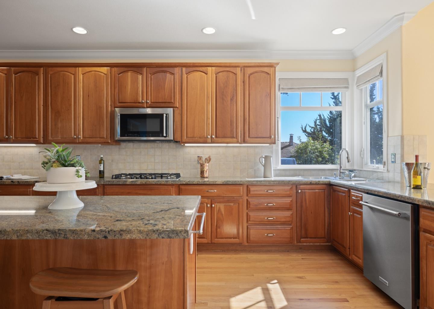 432 Coronado AVE