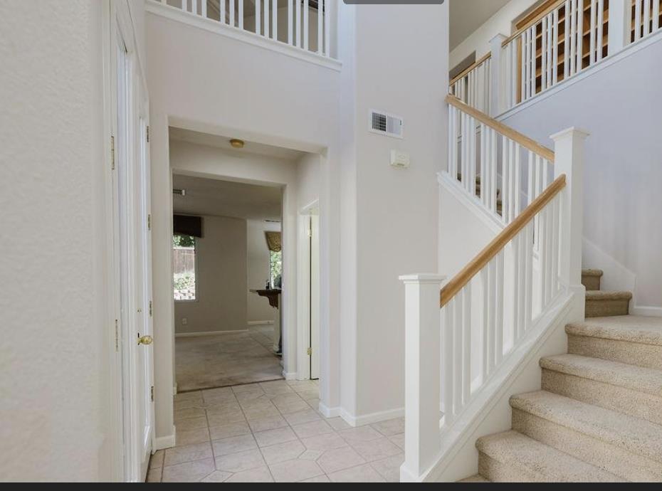 4672 N Emerald DR