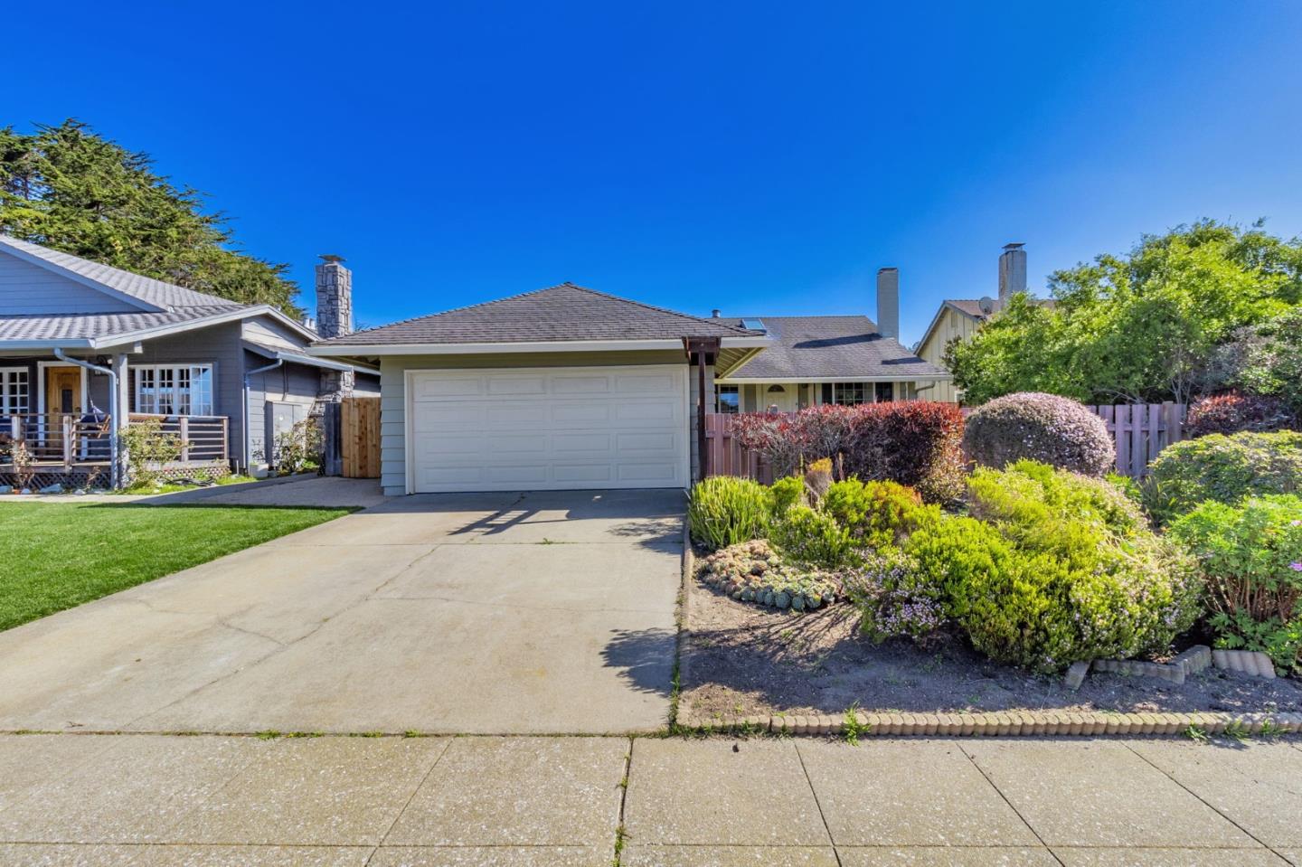 370 Bridgeport DR