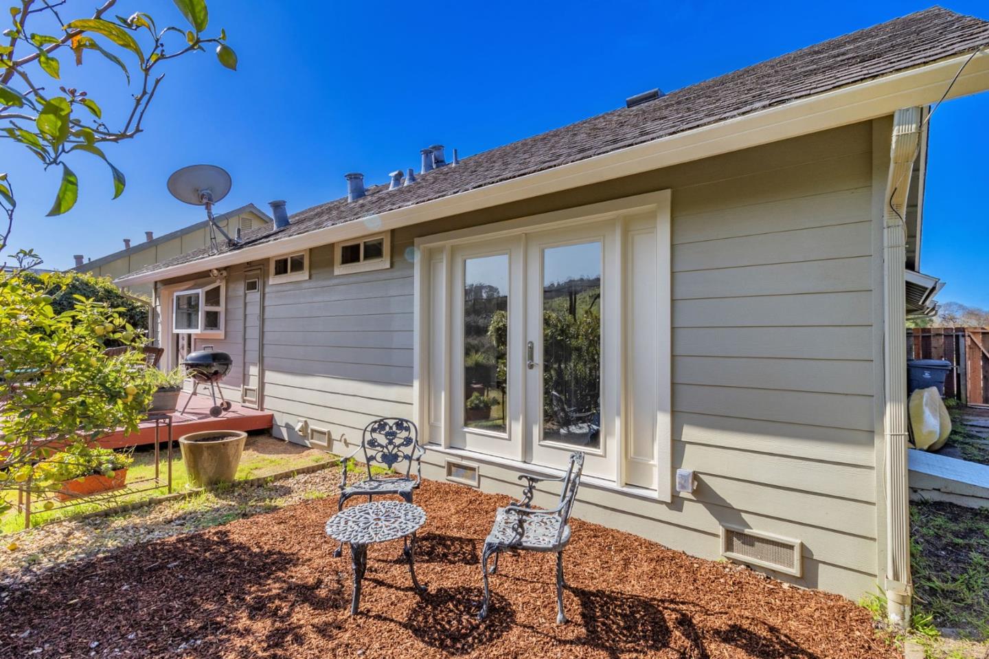 370 Bridgeport DR