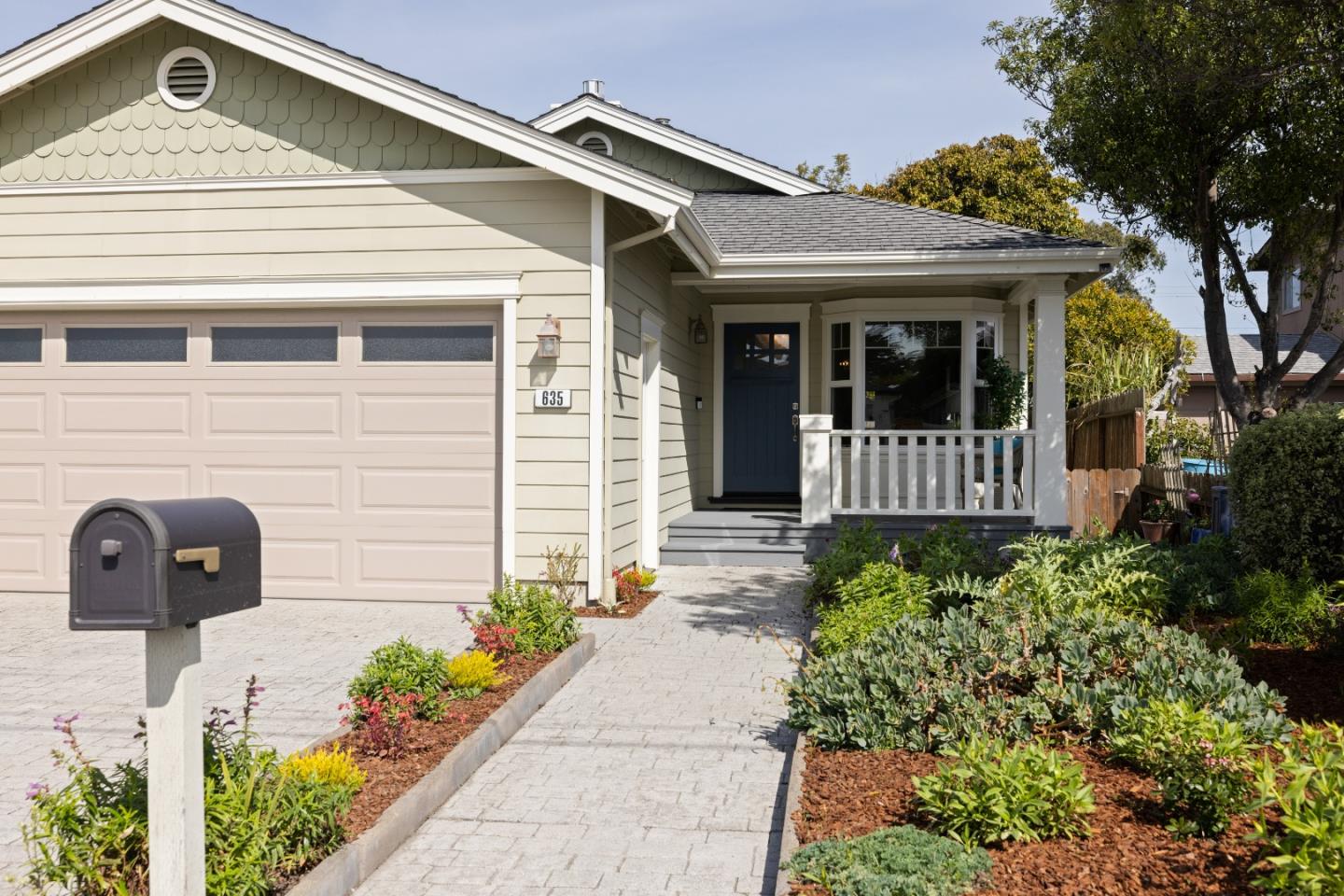 635 Magnolia ST