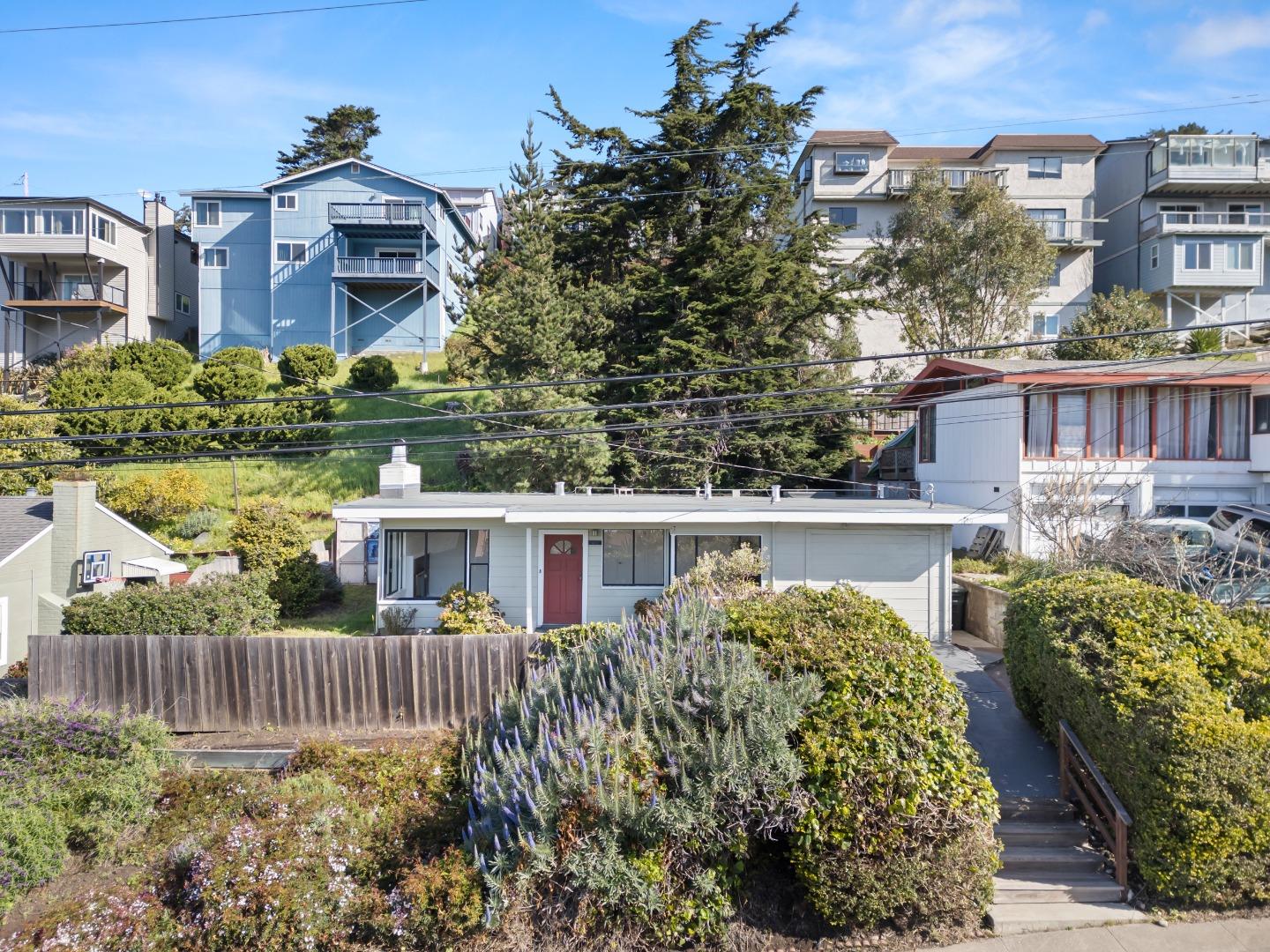 443 Monterey RD