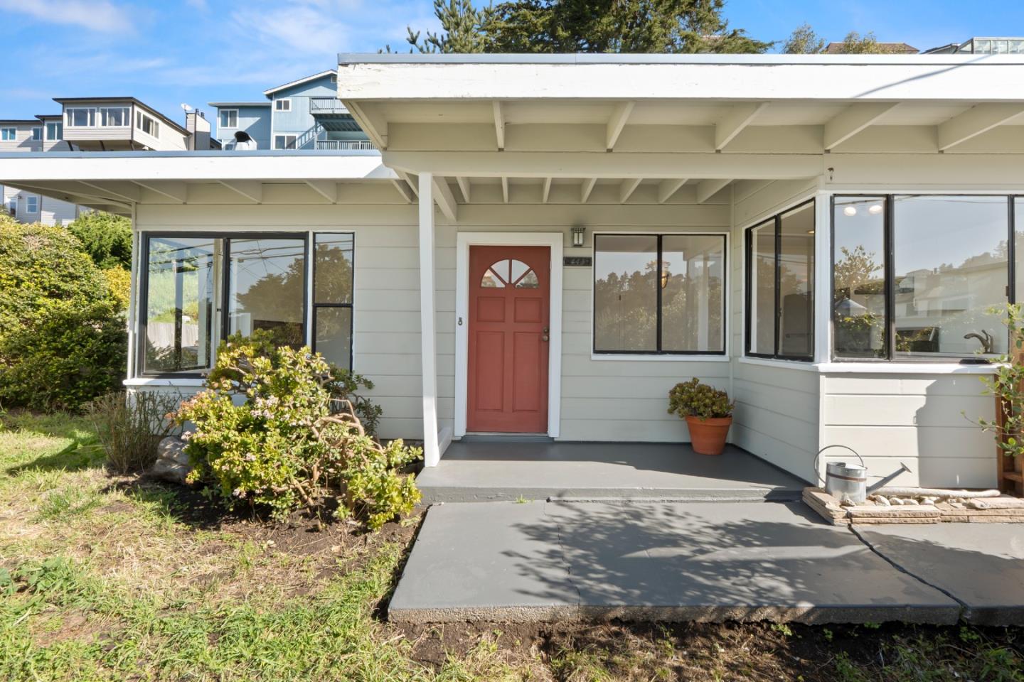 443 Monterey RD