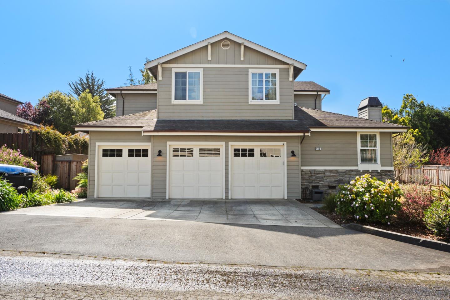 412 Magellan AVE