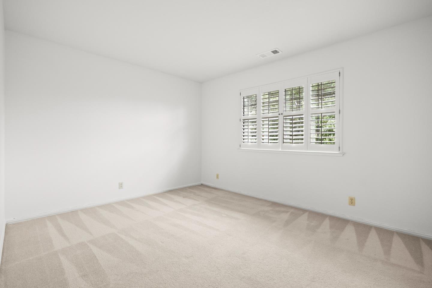 420 Greenbrier RD