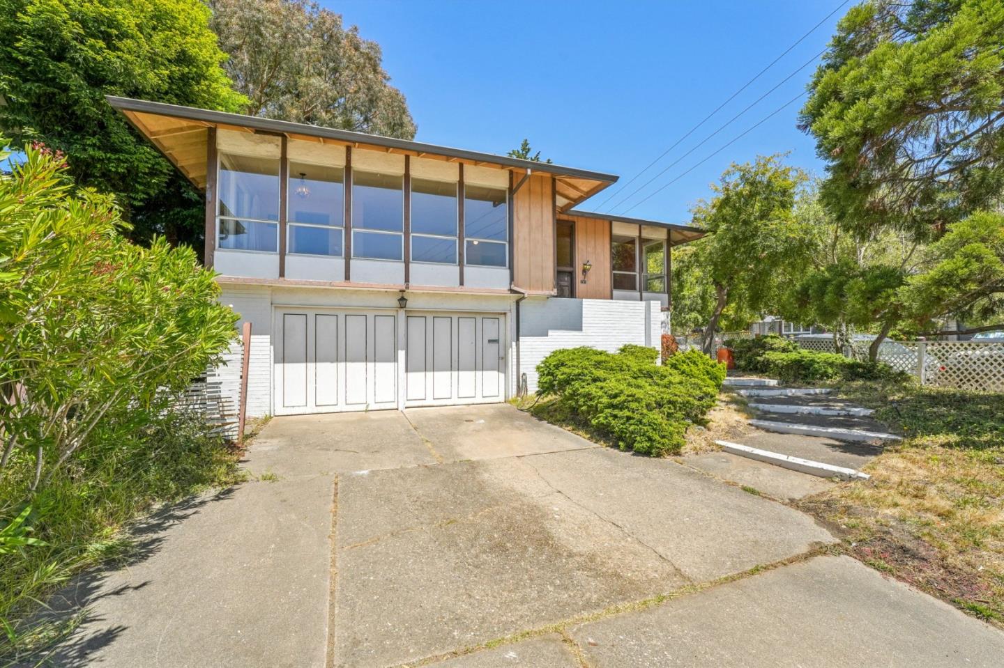 2 Sequoia Way