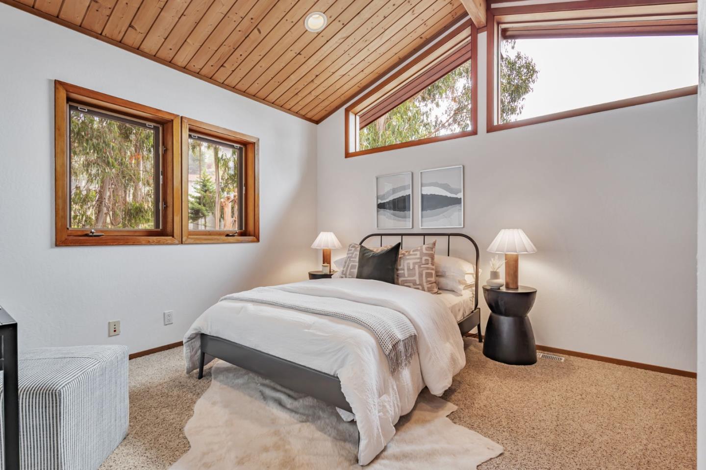 555 Avenue Portola
