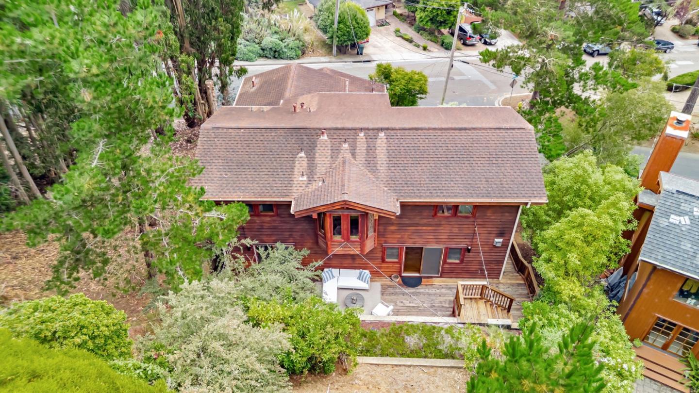555 Avenue Portola