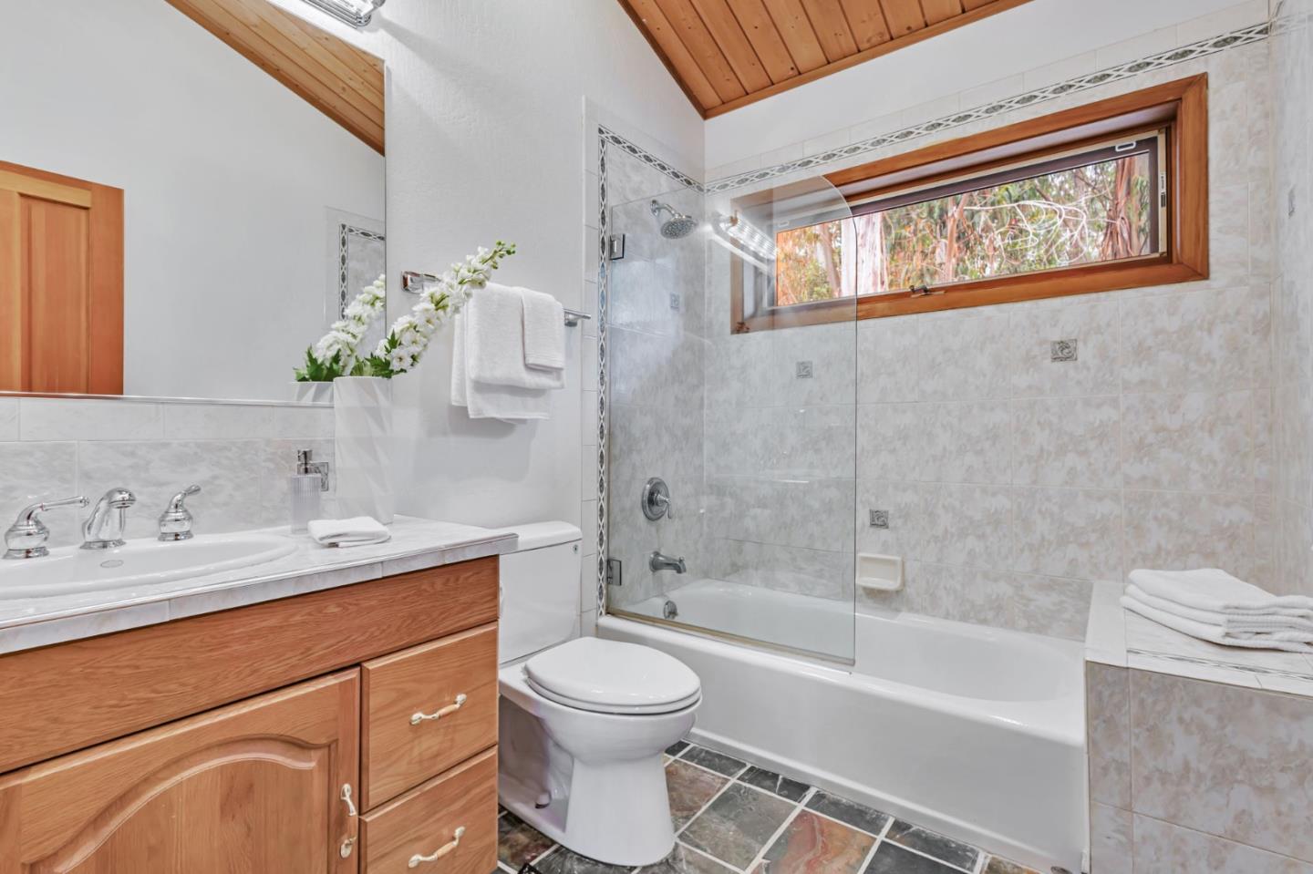 555 Avenue Portola