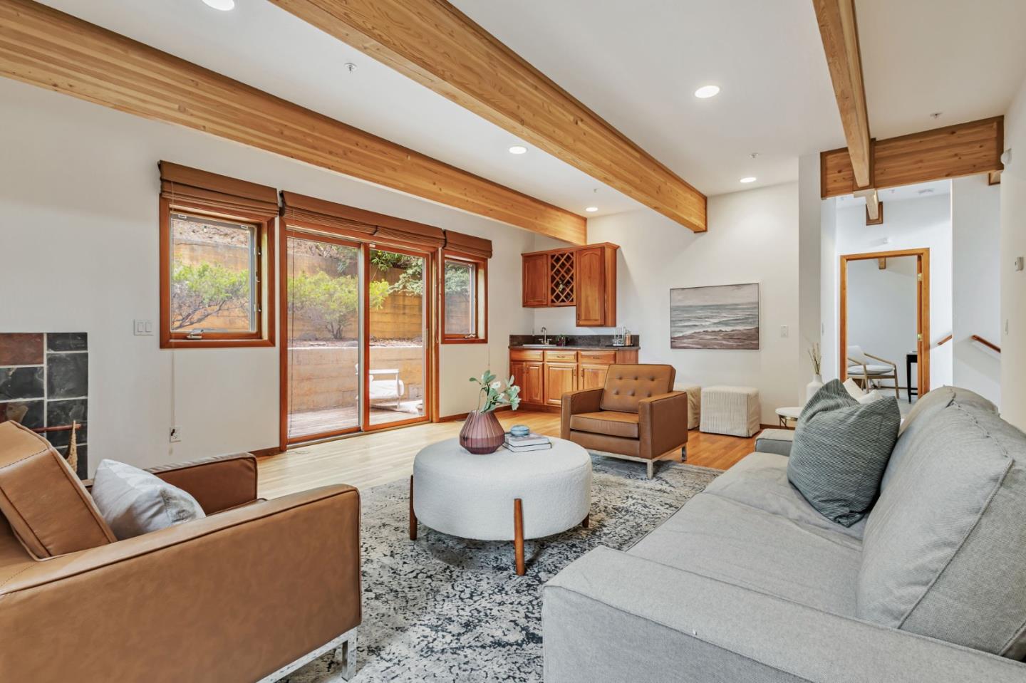 555 Avenue Portola