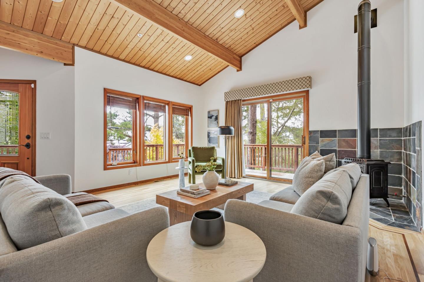 555 Avenue Portola