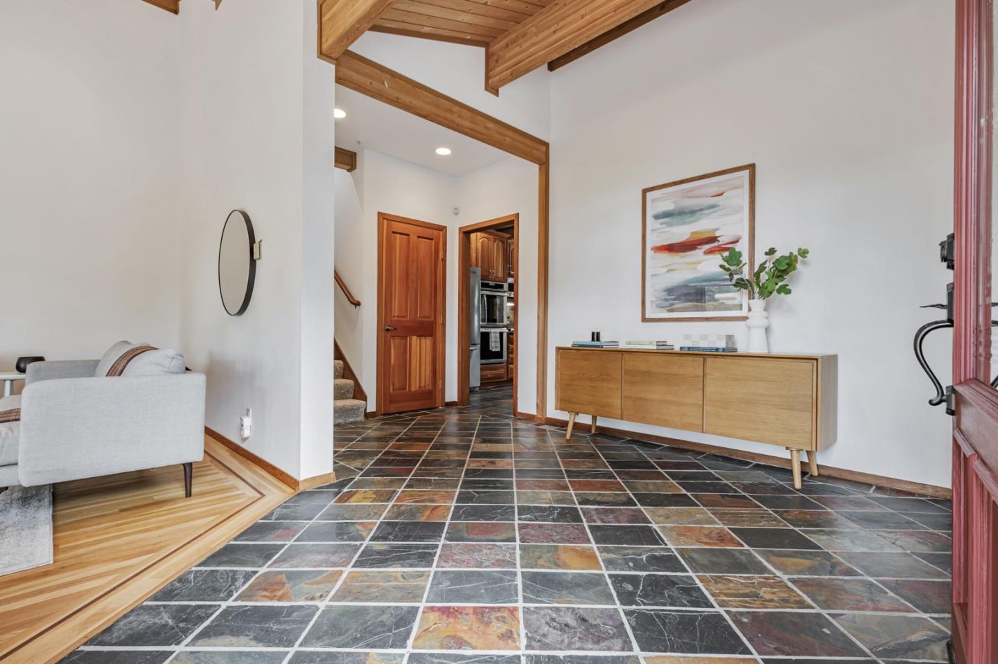 555 Avenue Portola