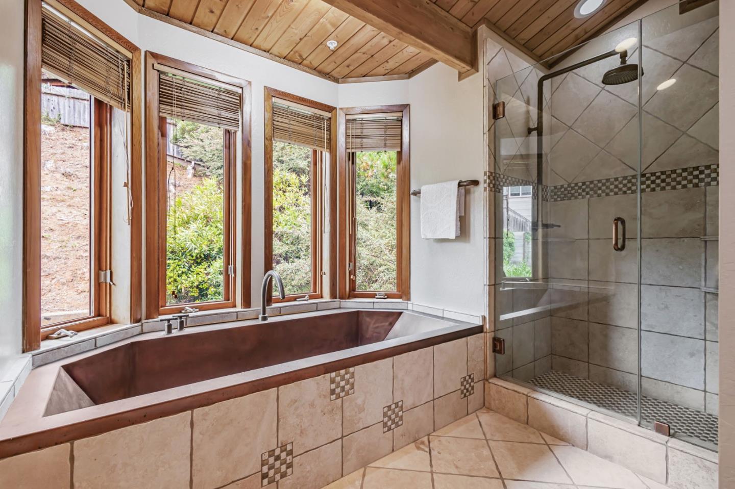 555 Avenue Portola