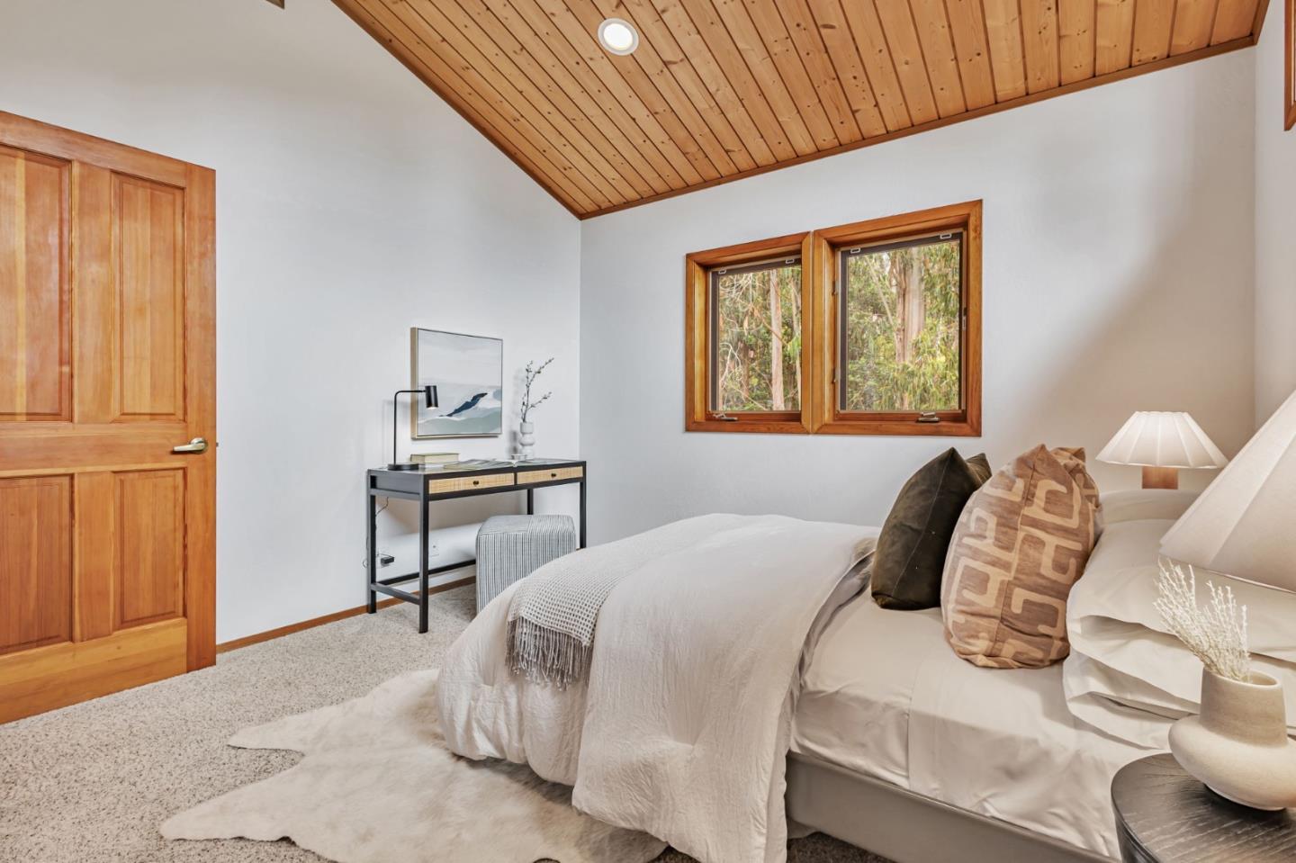 555 Avenue Portola