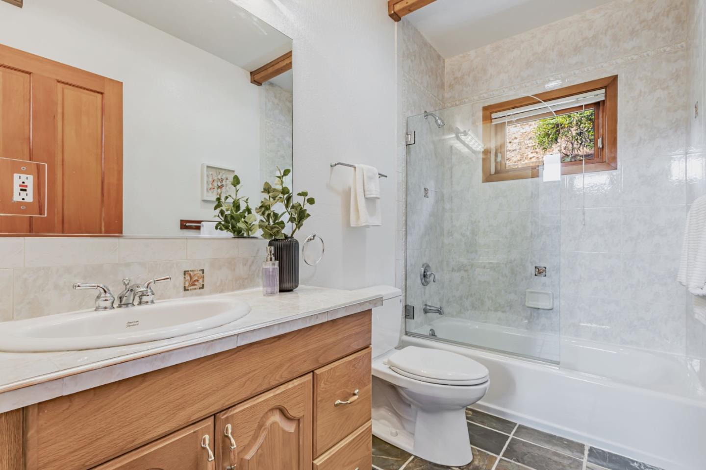 555 Avenue Portola