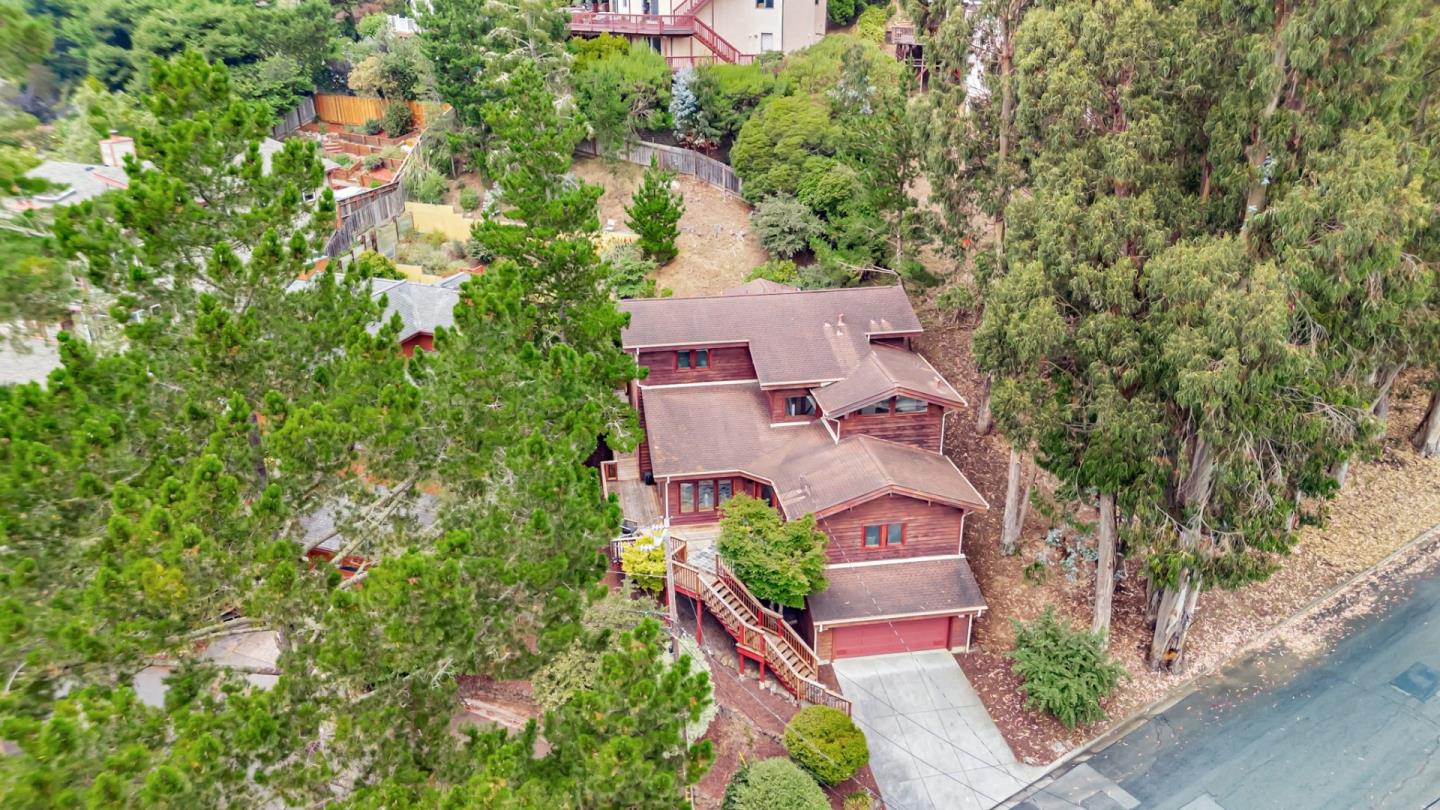 555 Avenue Portola