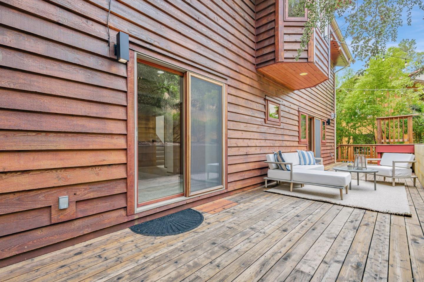 555 Avenue Portola