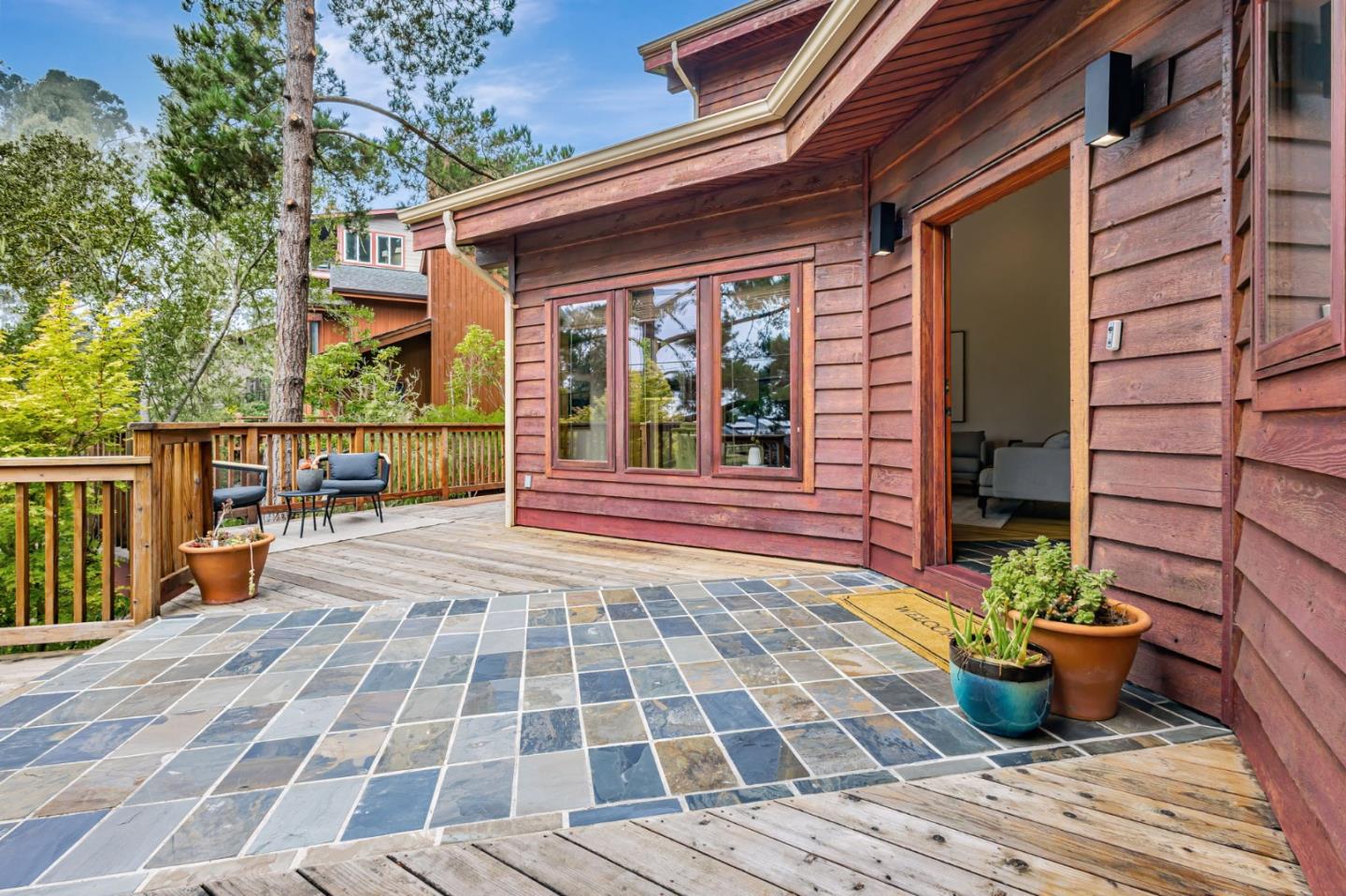 555 Avenue Portola