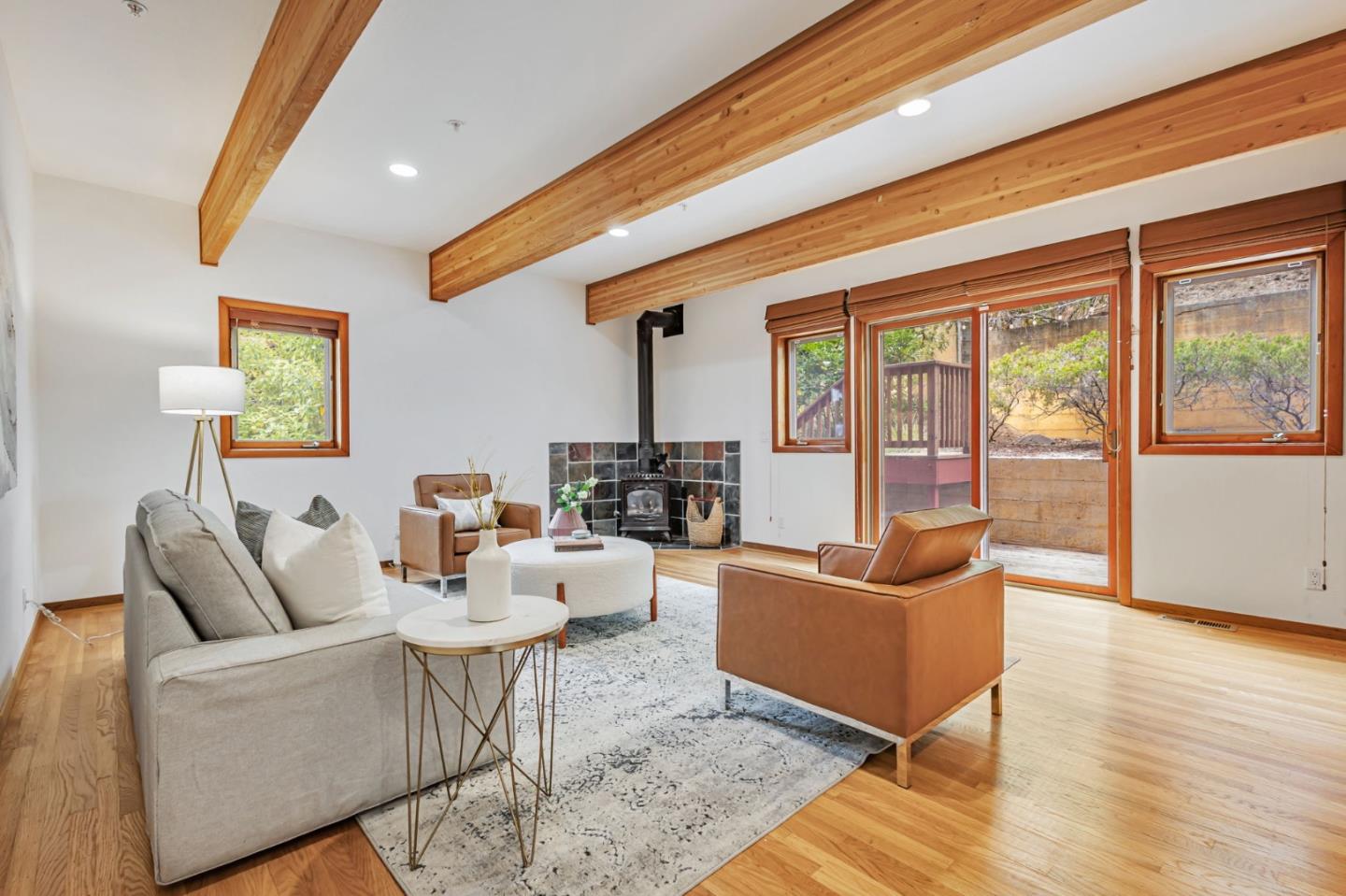 555 Avenue Portola