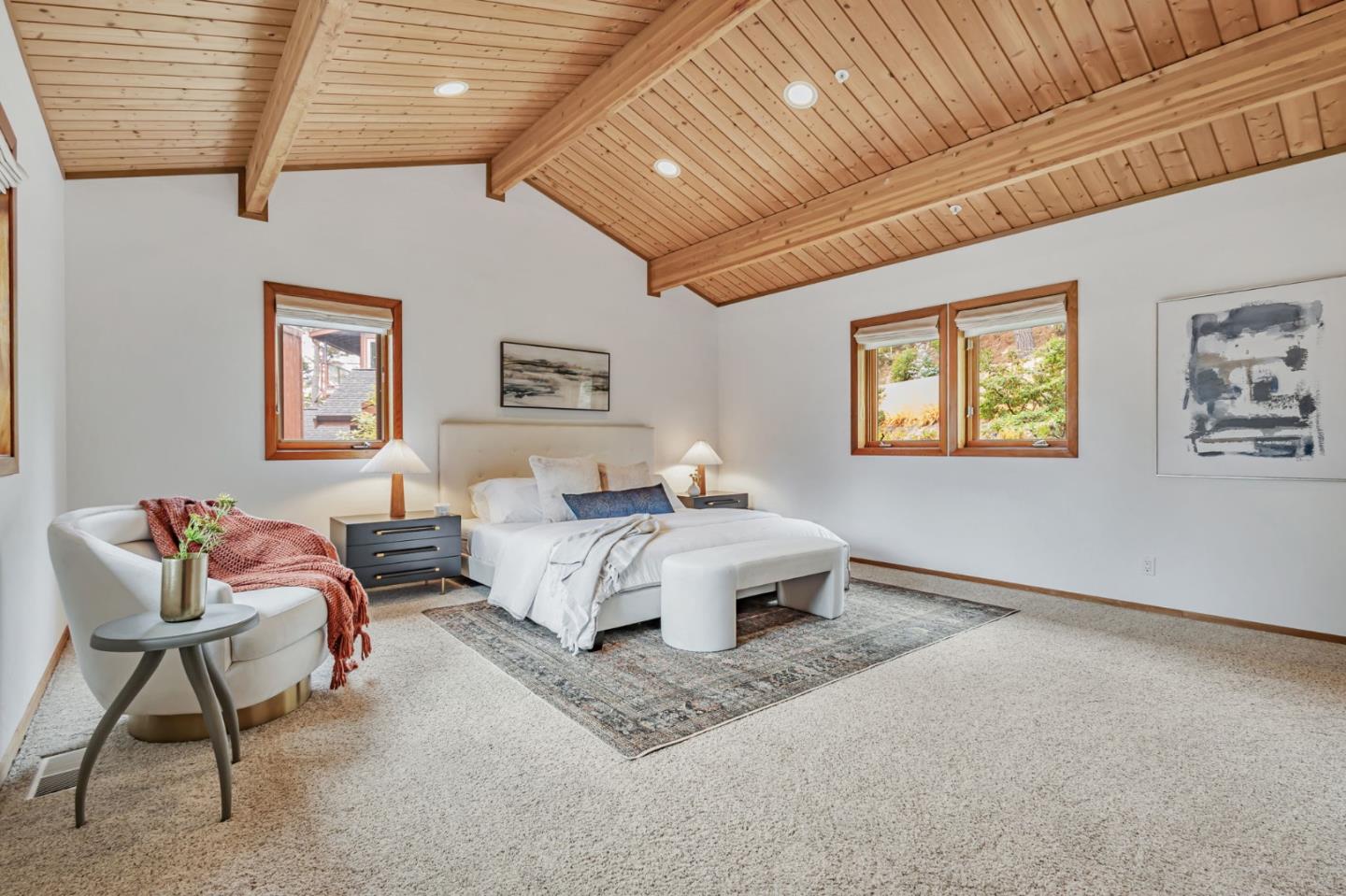 555 Avenue Portola