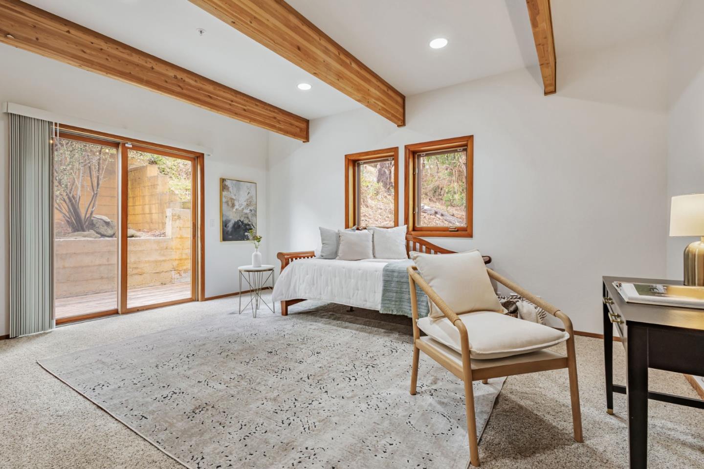 555 Avenue Portola