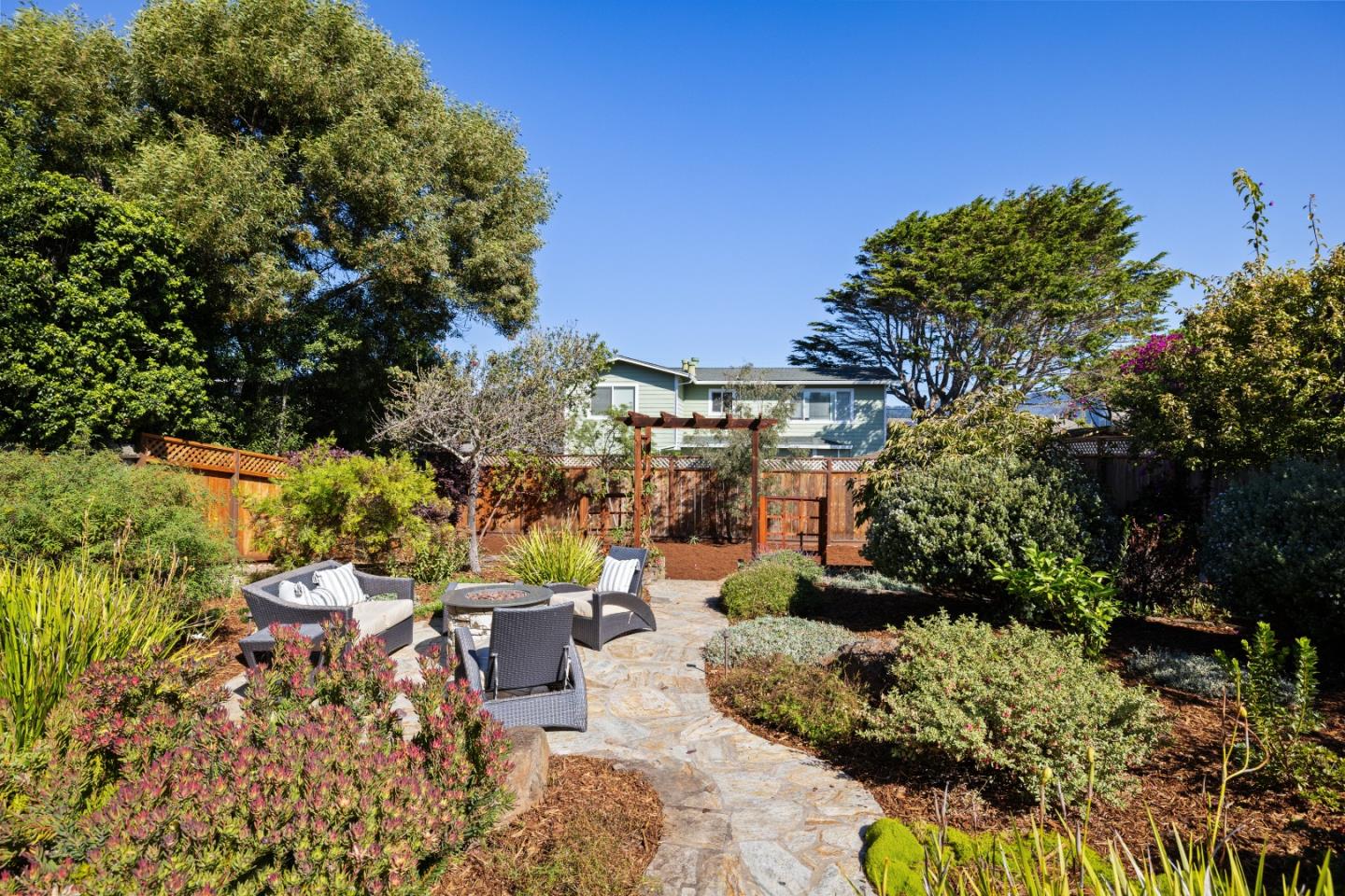 213 Miramontes Avenue