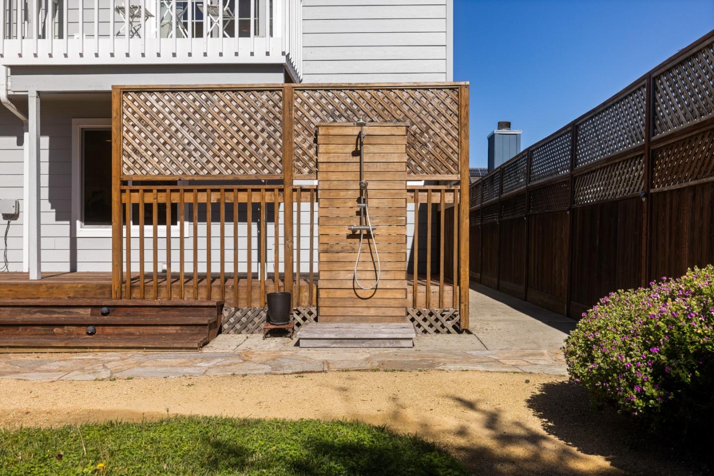 420 Valdez Avenue