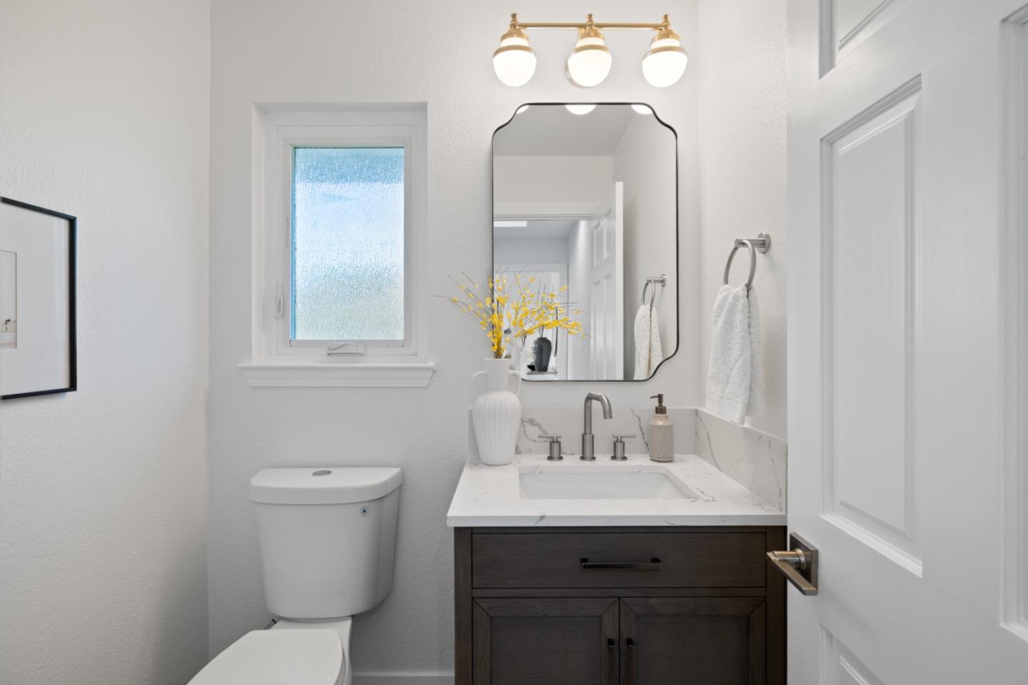 211 Washington Boulevard