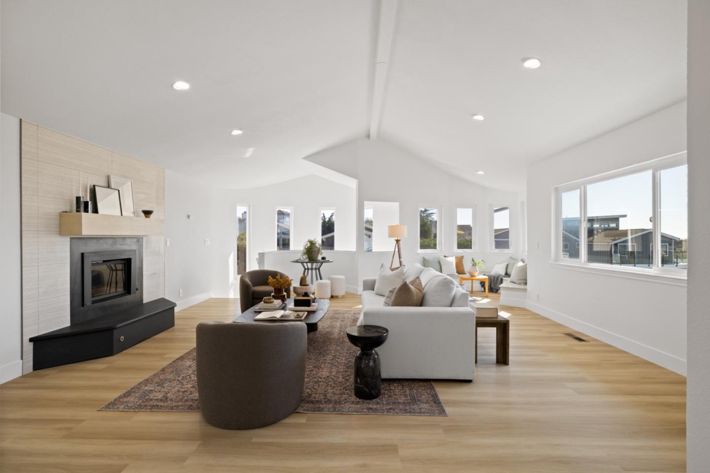 211 Washington Boulevard