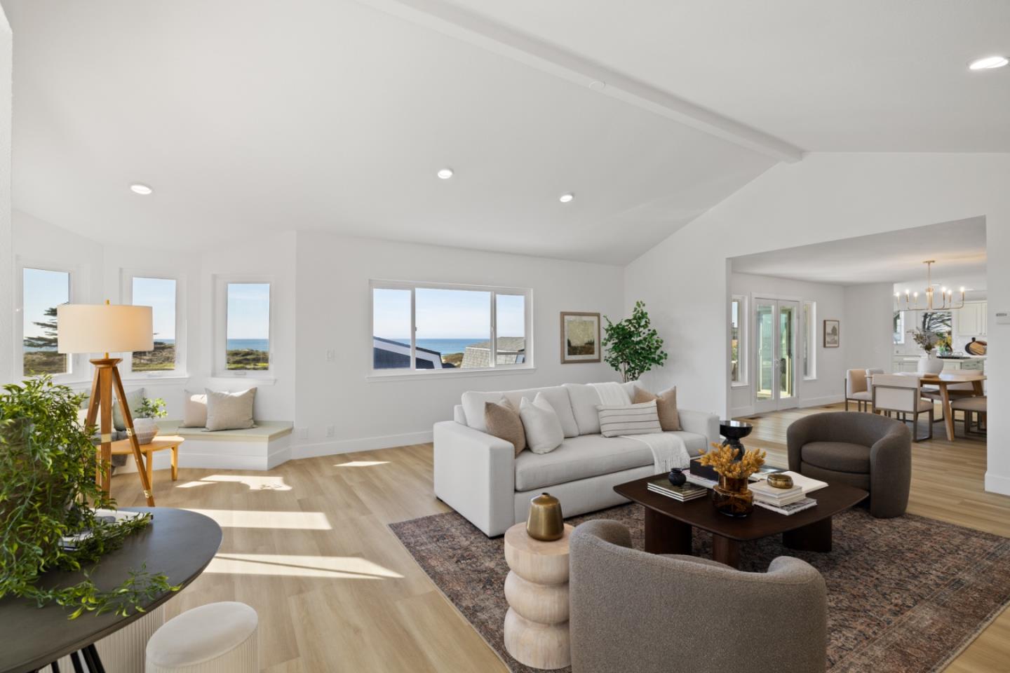 211 Washington Boulevard