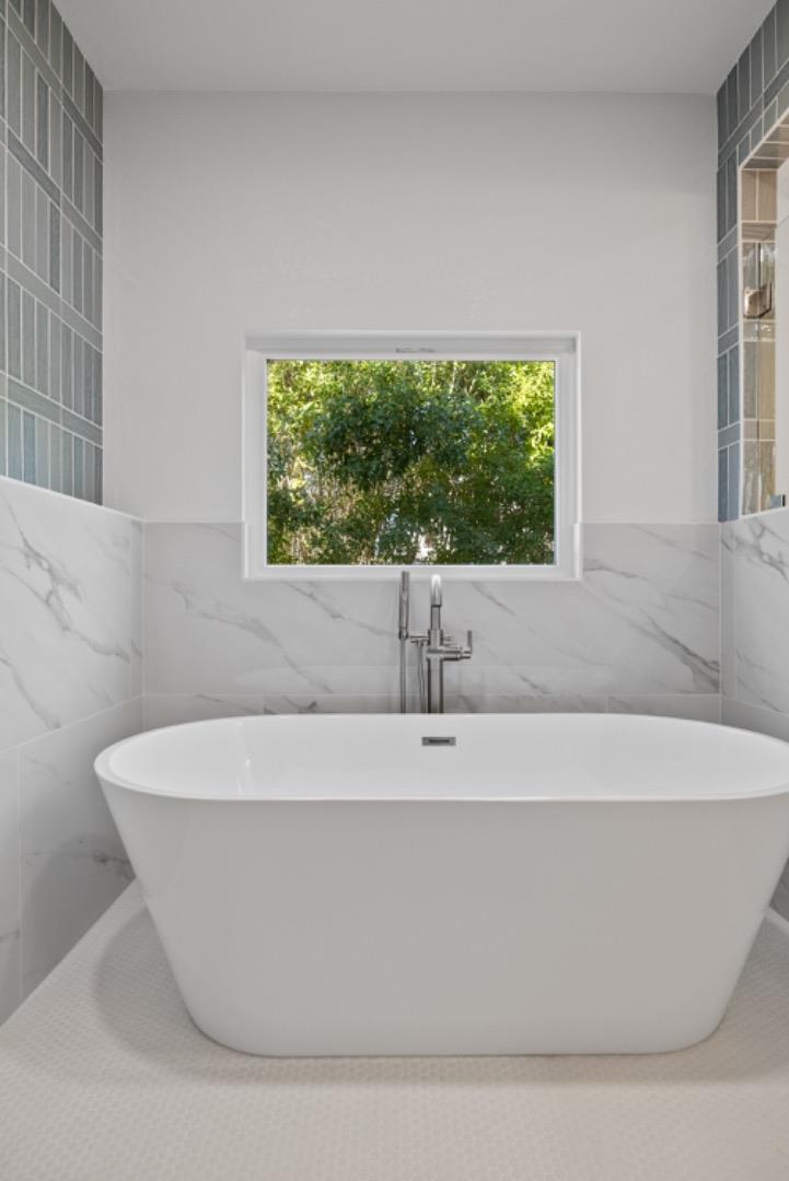 211 Washington Boulevard