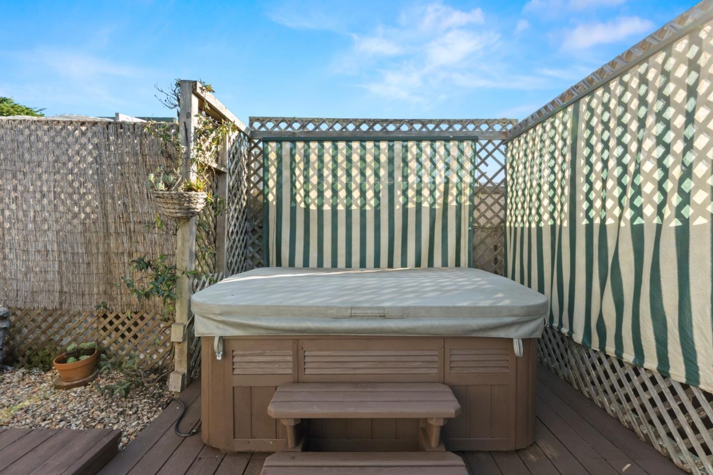 19 Dolphin Court Unit: 19