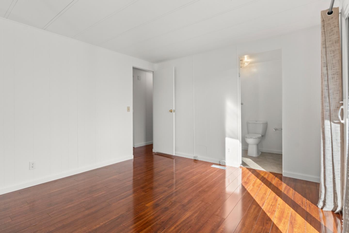 19 Dolphin Court Unit: 19