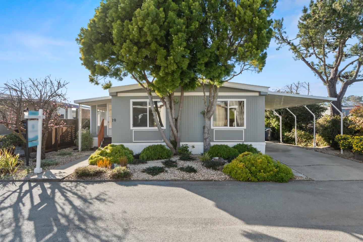 19 Dolphin Court Unit: 19