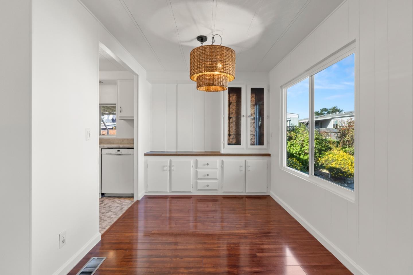 19 Dolphin Court Unit: 19