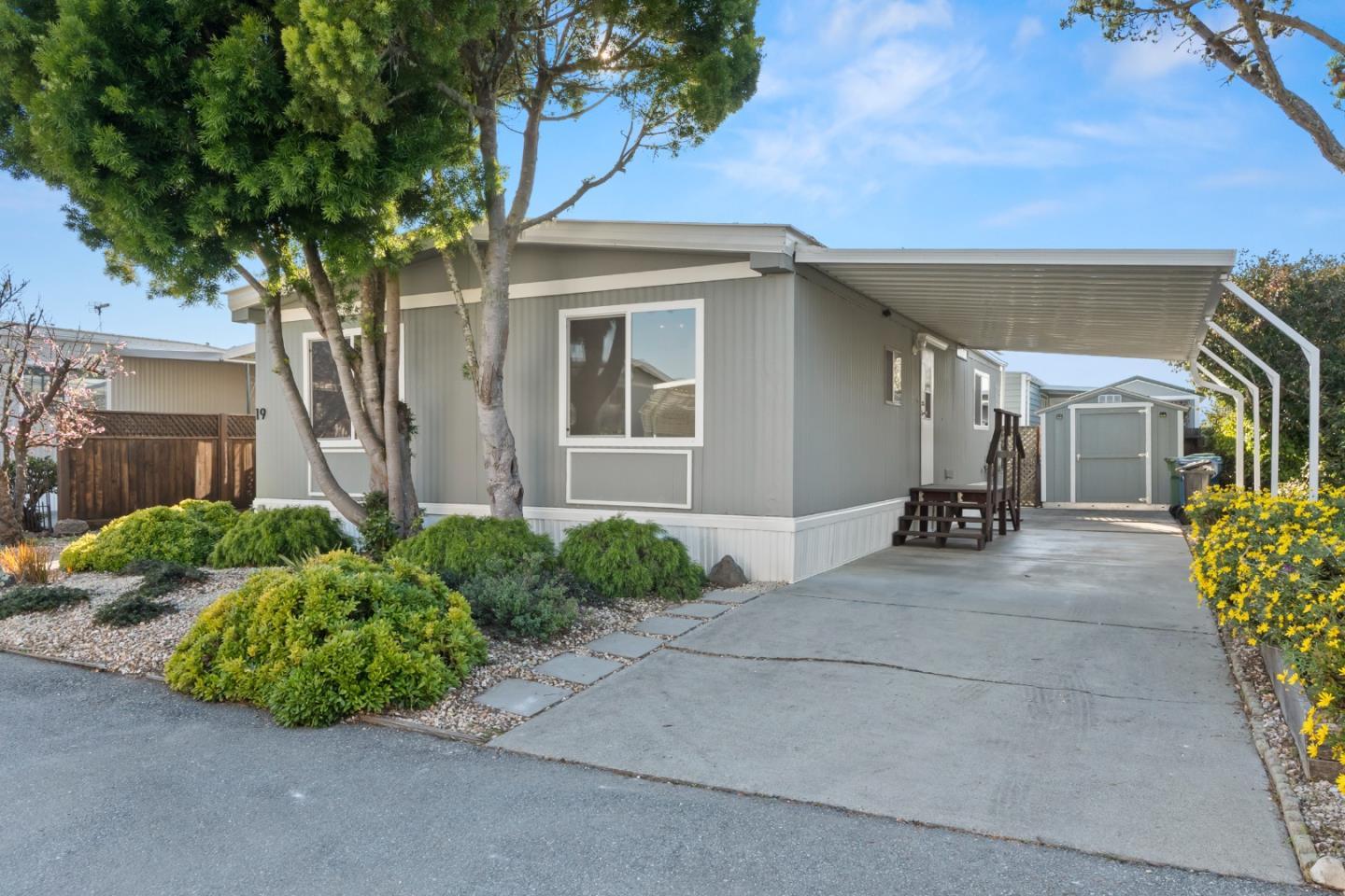 19 Dolphin Court Unit: 19