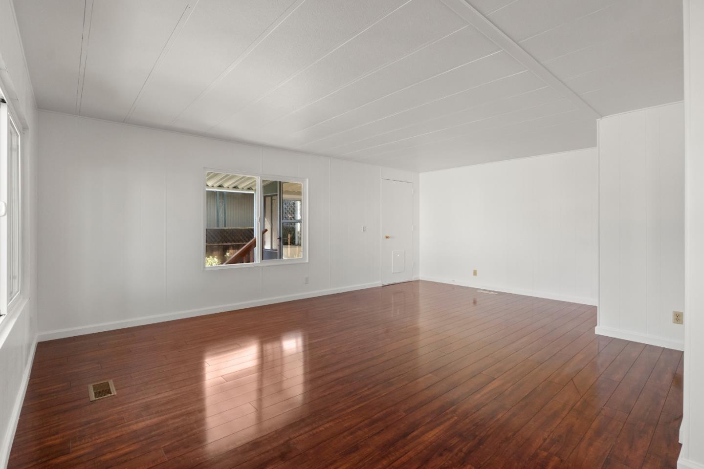 19 Dolphin Court Unit: 19