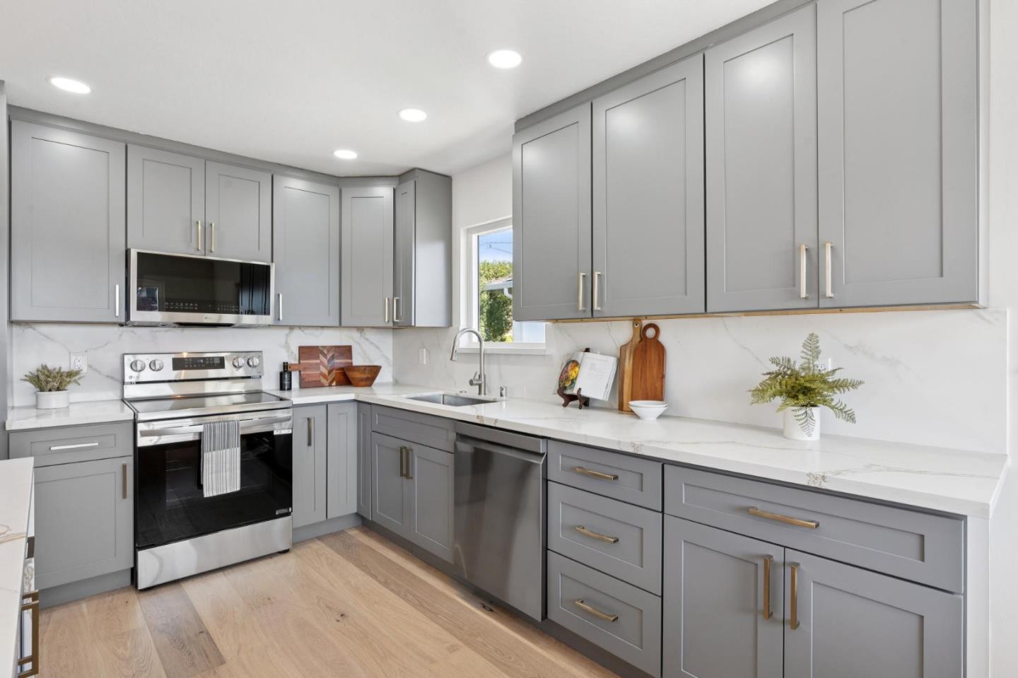 846 San Ramon Avenue